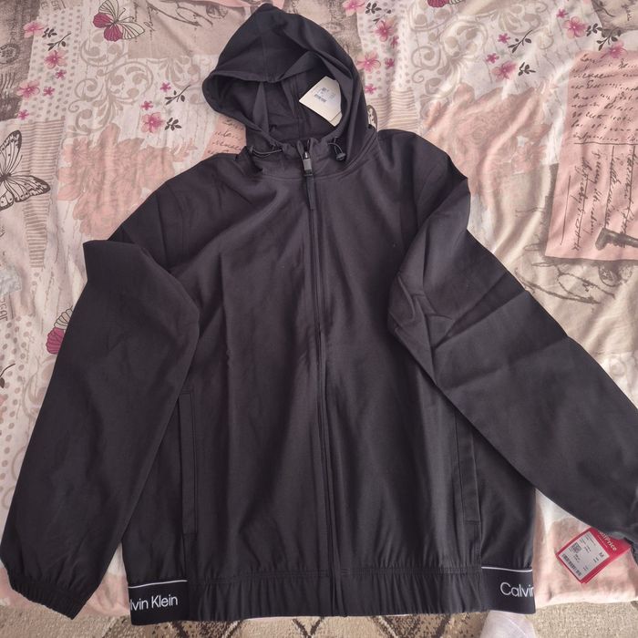 Нова ветровка Calvin Klein