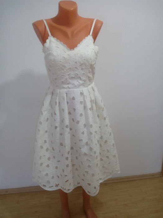 Rochii albe pentru evenimente speciale