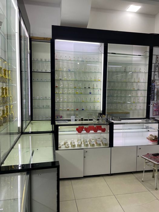 Стеклянная витрина