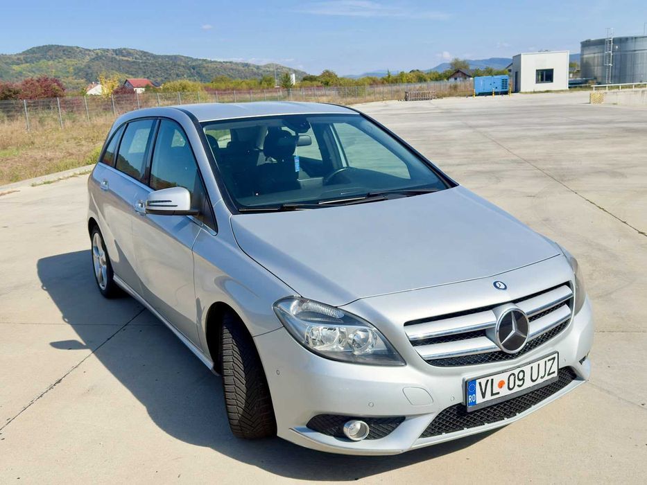 Mercedes-Benz B 180