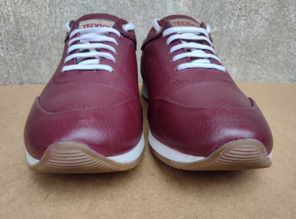 Кожени обувки TEODOR - нови, цвят бордо, 44 номер