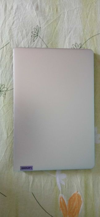 Продавам лап топ lenovo