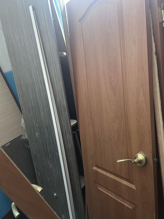 Продам межкомнатные двери б/у 10000