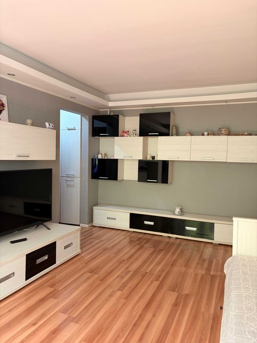 Persoană fizică vând apartament 2 camere semidecomandat