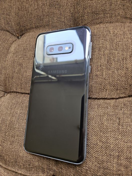 Samsung S10e-малък, компактен и удобен