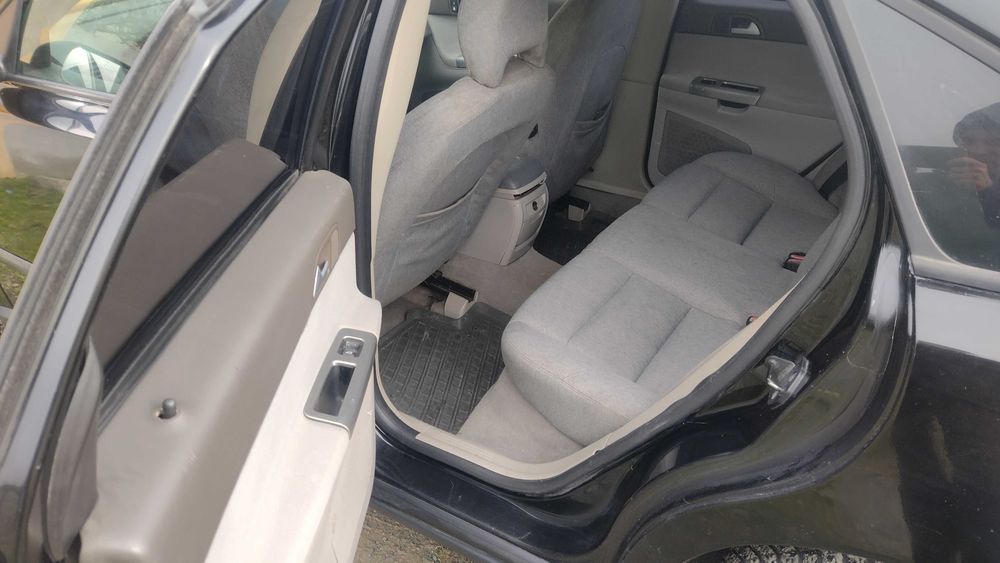 Vând autoturism convenabil