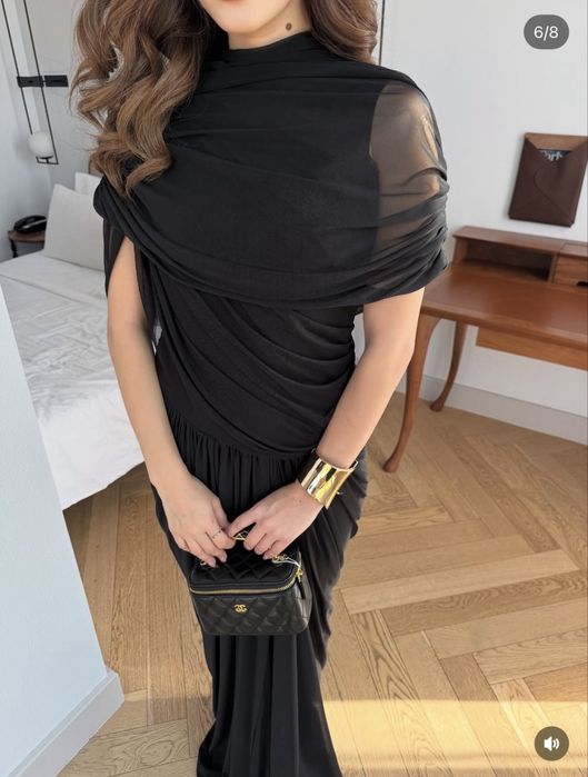 Очень красивое платье в темно-синем цвете