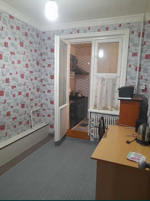 Zarafshon shahar  3 xonali kvartira sotiladi manzil 6-30-38