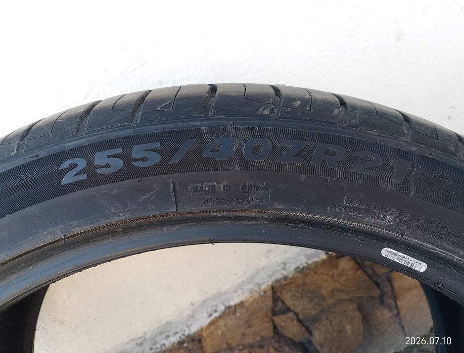 Anvelope 255/40/21