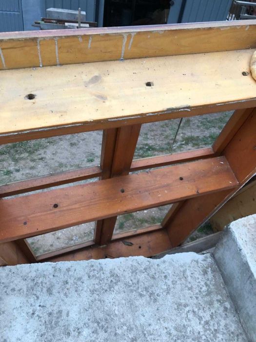 Стари дървени прозорци