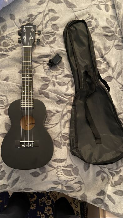 Укелеле почти новый