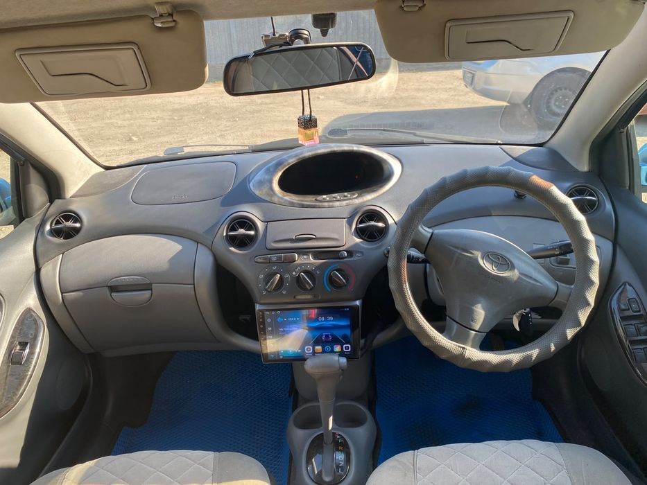 Продам Toyota Yaris 2001 год