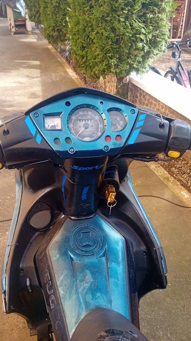 Se vinde  sau se dezmembrează scuter peugeot jet force 50cc