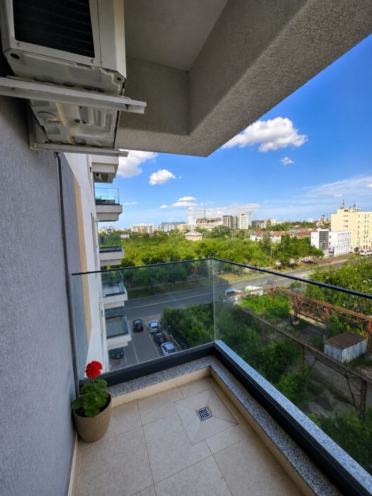 Vand apartament 3 camere - Central Adress, etaj 4