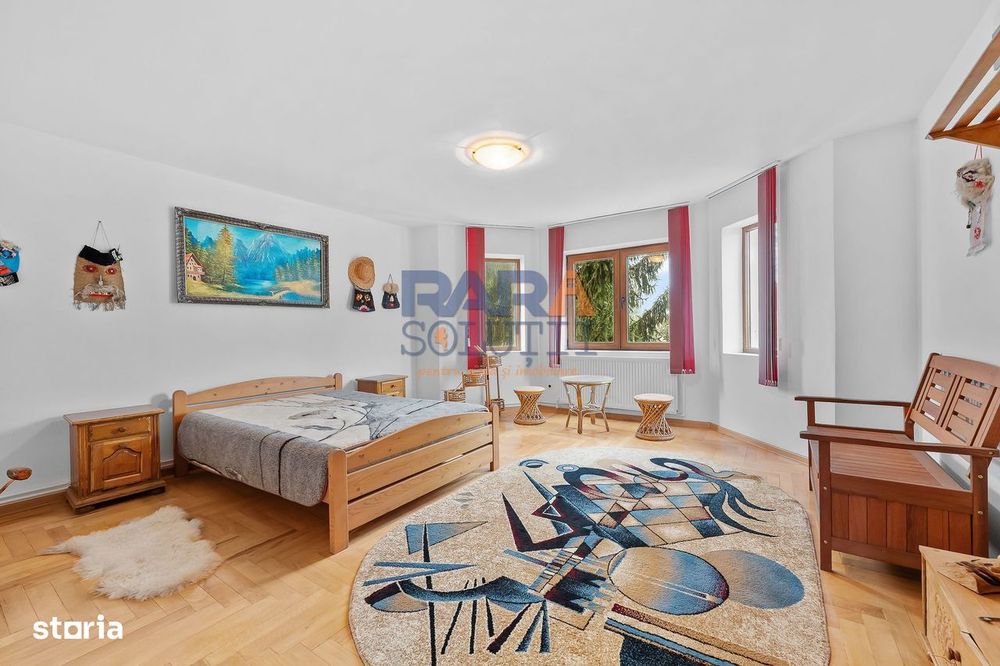 Vilă cu 6 dormitoare, 2 garaje, anexe multiple - 2076 mp teren