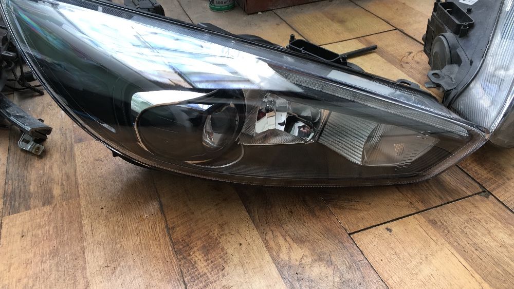 Far xenon Ford focus 3 Facelift 2014 - 2017 faruri stanga dreapta