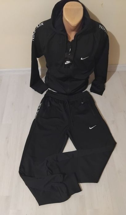 Nou! Trening baieti Nike AIR.