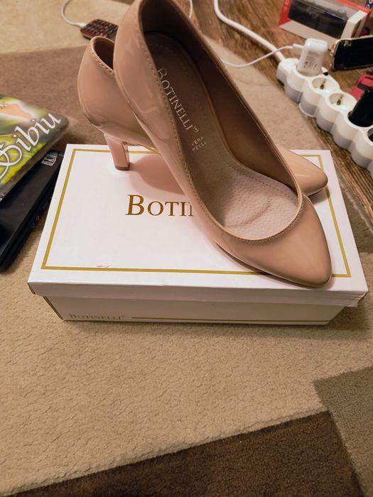 De vânzare pantofi dama