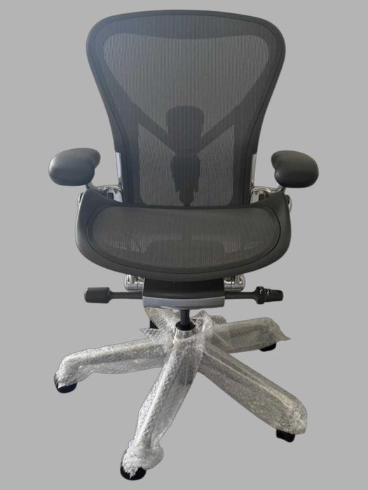 Showroommodel Herman Miller Aeron Remastered Polished Aluminium