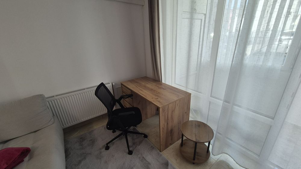 Vând birou 120cm x 60cm + scaun