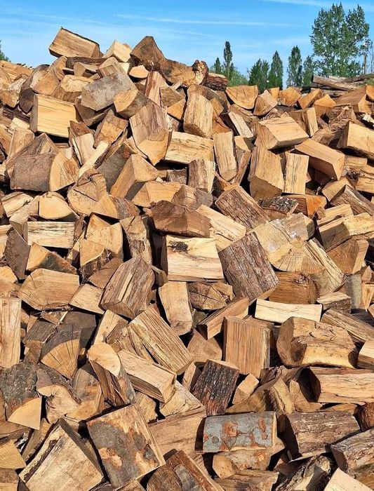 Vând lemne și deseuri la preț convenabil