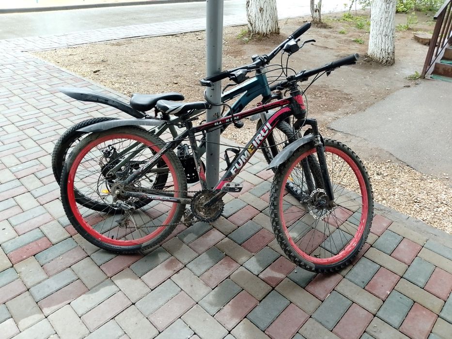 Продам велосипед Красный