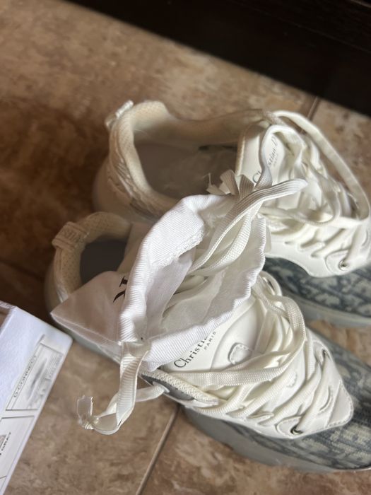 Маратонки Dior.