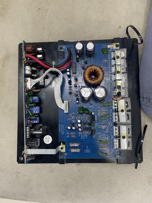 Продам саббуфер с усилителем supra