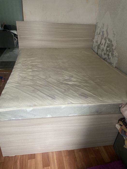 Продам кровать для спальний