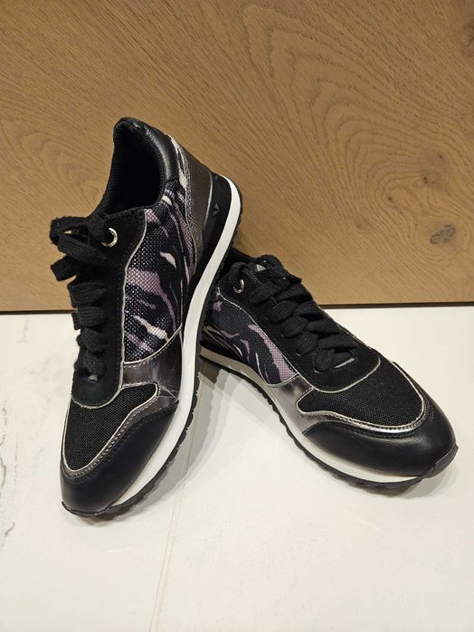 Guess оригинални/ 37