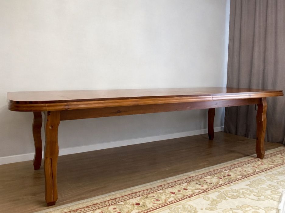 Срочно продаю стол со стульями