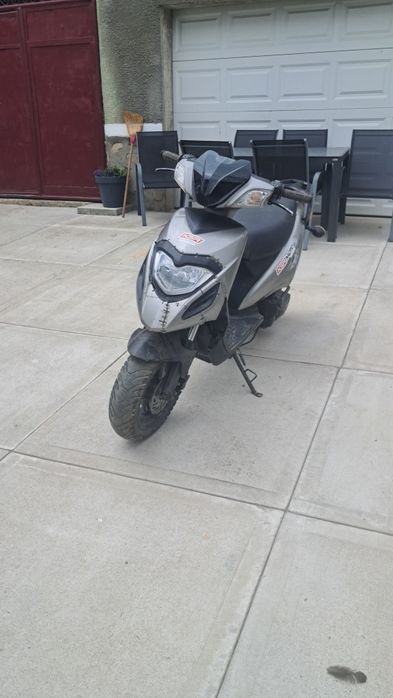 Vând scuter 2t 80cc