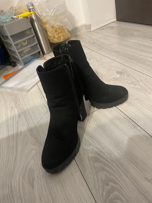 Ghete imitatie piele intoarsa