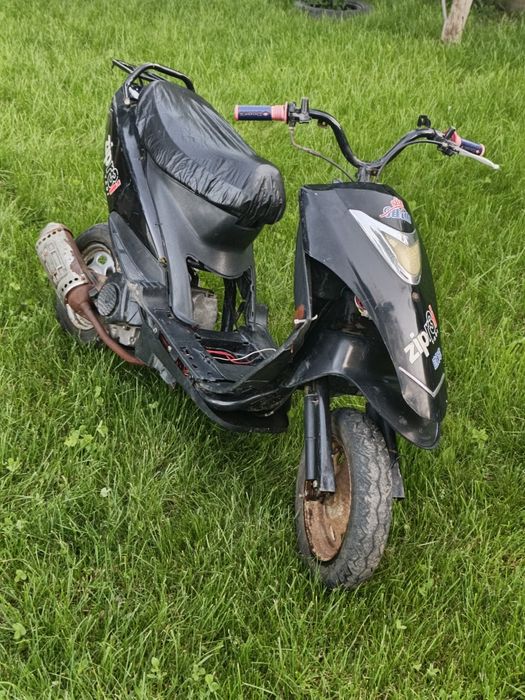 Продам китайский скутер  zip