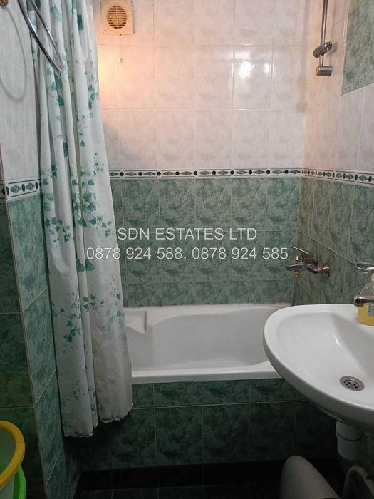 Продава прекрасен апартамент с две спални в района на Културния дом