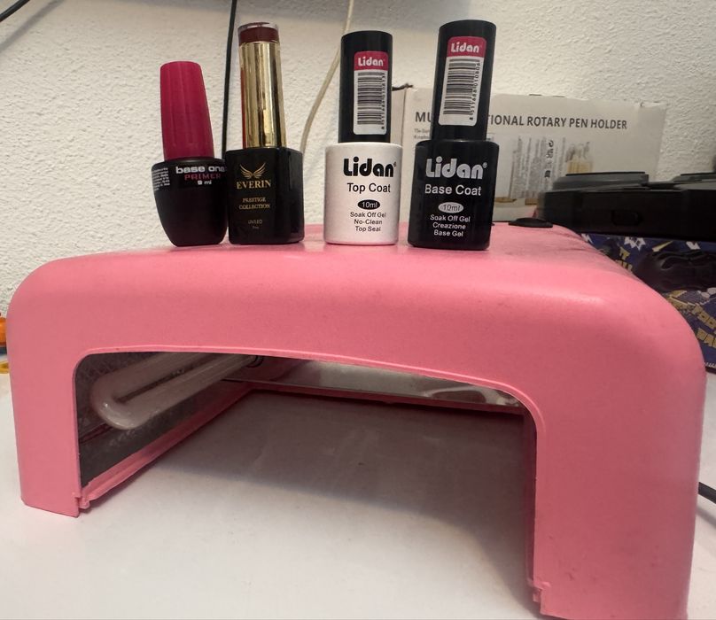 Kit unghii semipermanente cu lampa si produse folosite o data