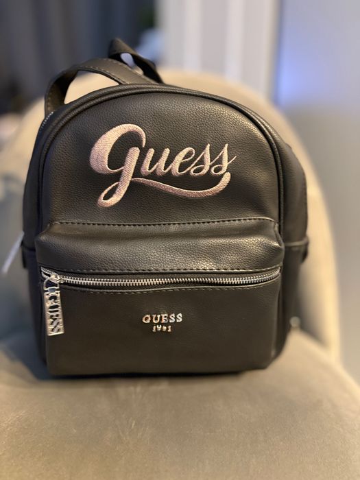 Дамска раничка Guess