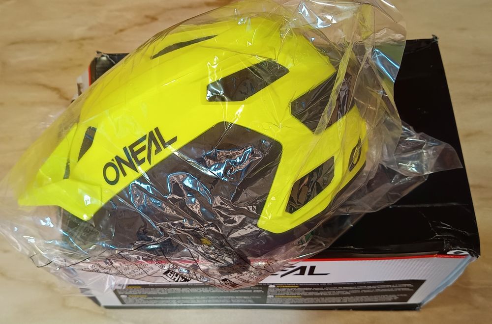 НОВА Вело каска O'NEAL Trailfinder Split NEON YELLOW