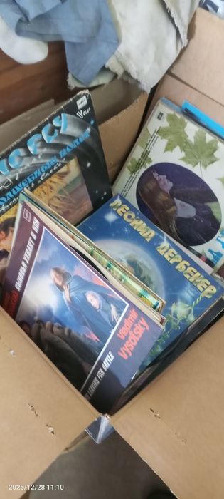 Мебель,сервант,кровати и ТД