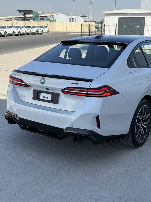 Bmw i5 35L full 2024-Yil zarariga sotilvotti srochno kraska tozza