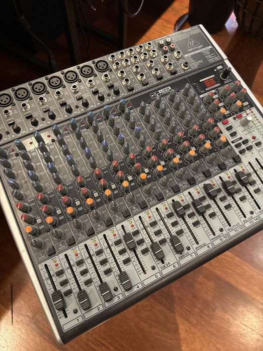 Mixer 22 canale Behringer Xenyx X2222 USB cu efecte