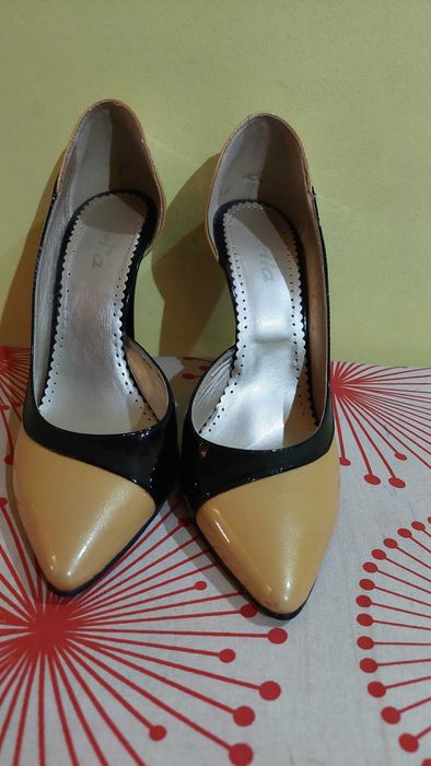 Pantofi stiletto piele lăcuită mărime 38