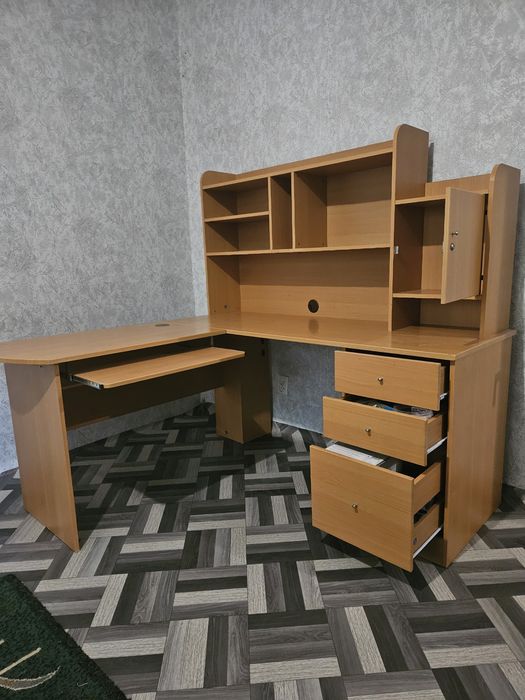 Школьный стол (уголок)