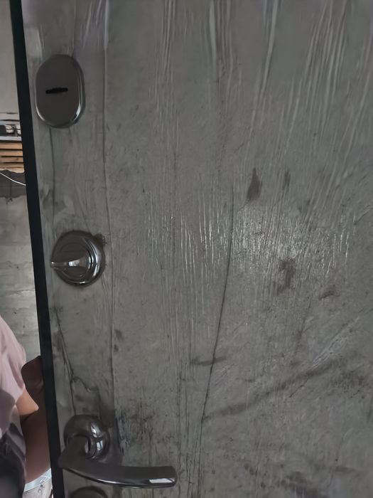 Продам дверь почти новая