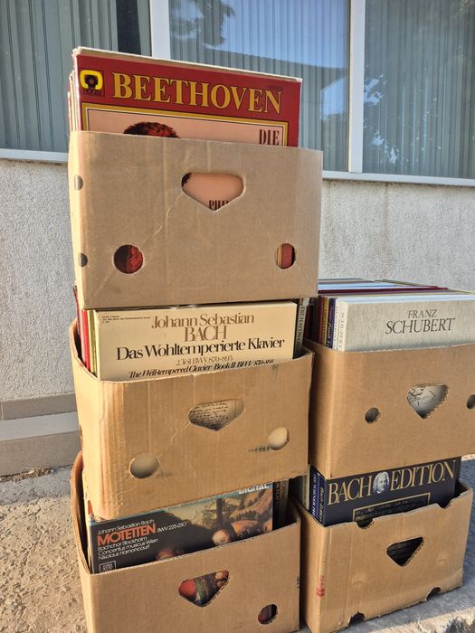 Vând Lot 2000 Discuri Vinil de colectie,muzica clasica tot Lotul 6000lei