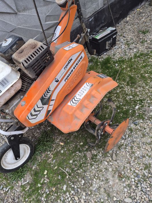 Vând motosapa  in stare buna