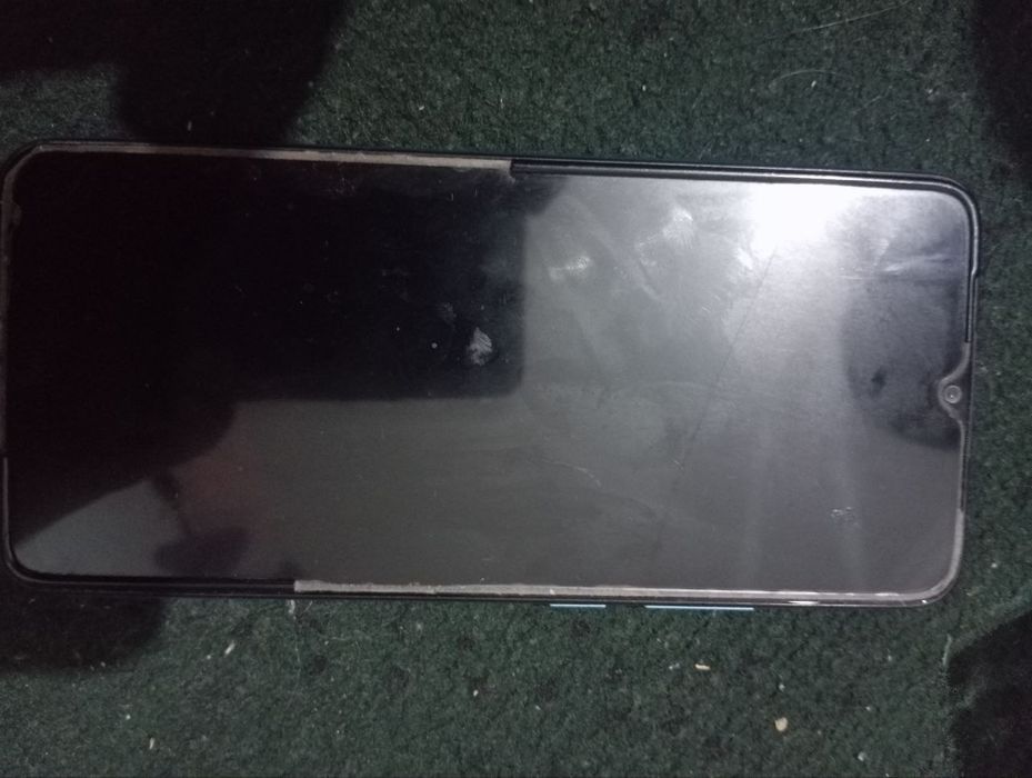 Telefon ayol kishi ishlatgan