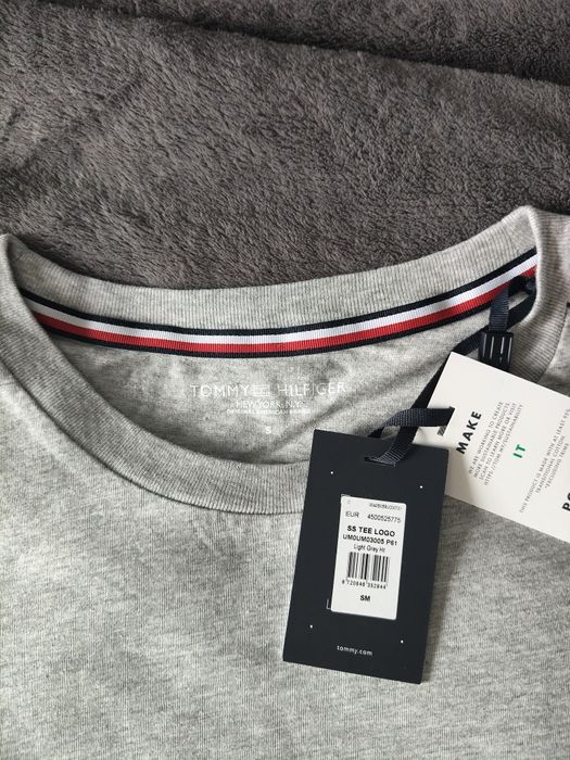 Tommy Hilfiger tricou bărbătesc gri cu logo pe umeri mărimea S nou