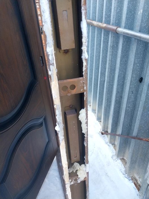 Продам входную дверь