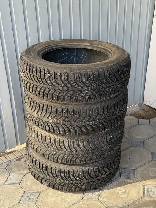 225/65/17 комплект шины зимние